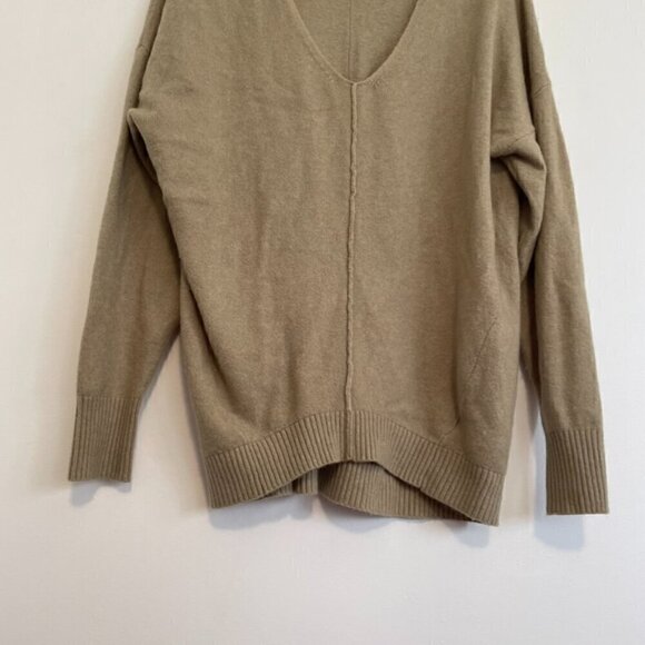 EXPRESS Solid Taupe Tan ? Deep V-Neck Long Sleeve Dolman Sleeve Slouchy Sweater - Picture 4 of 14